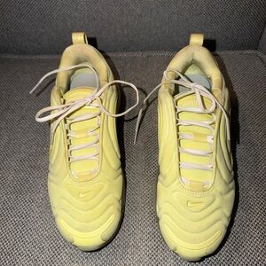 Nike Air Max 720 SE in the 'Luminous Green' looks yellow sz 7